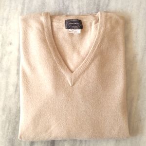 Men's 100% Cashmere V-Neck sweater.
